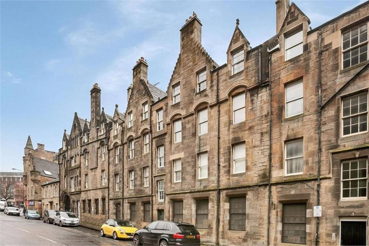 Joivy Unique Old Town Stay Under Edinburgh Castle Exterior foto