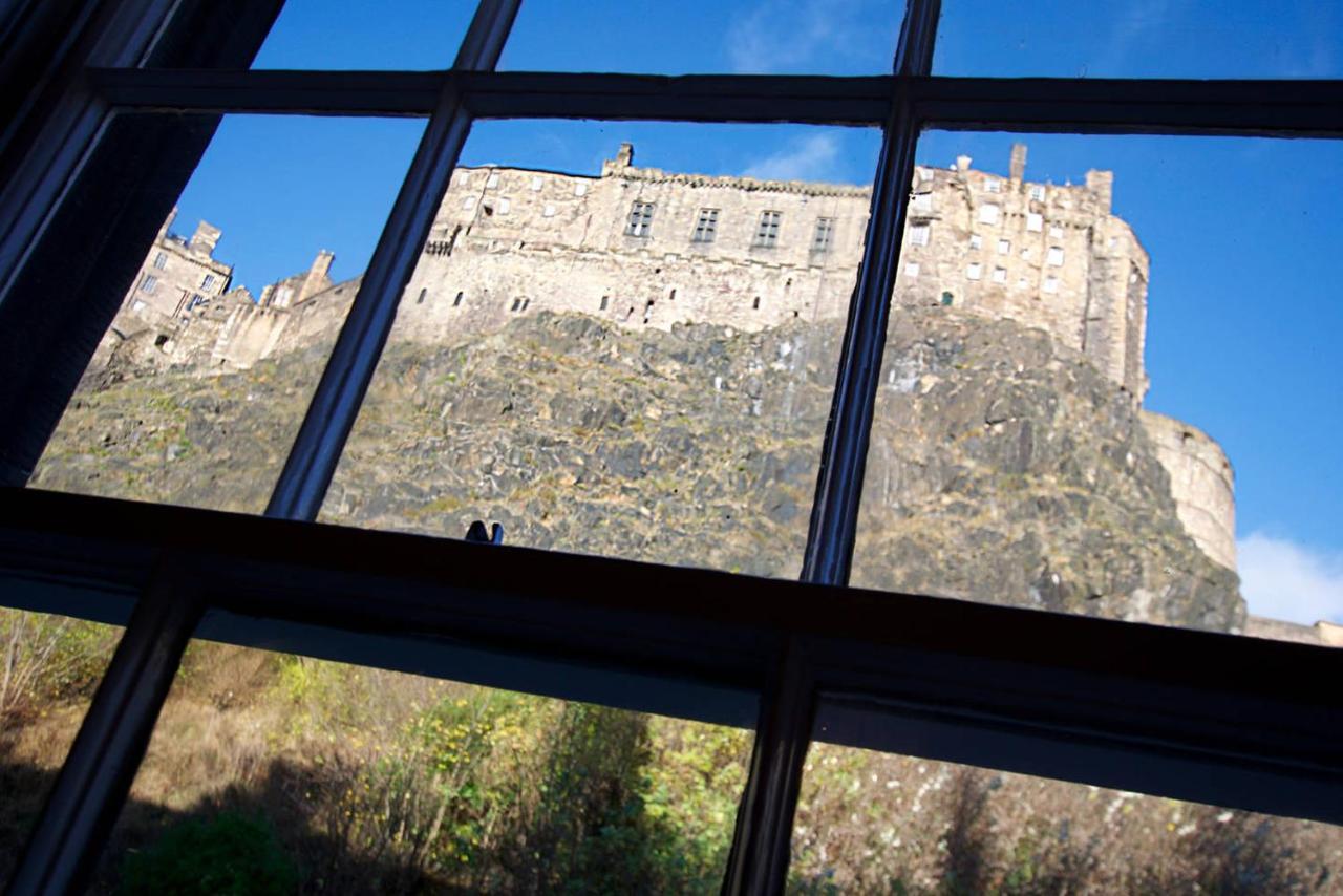 Joivy Unique Old Town Stay Under Edinburgh Castle Exterior foto